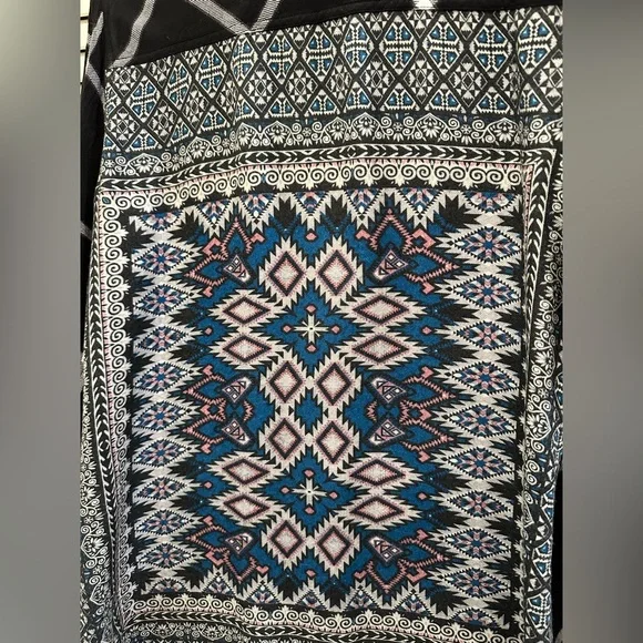 Tolani Collection Plaid Flannel Aztec Back Button Down Size M - Picture 6 of 6